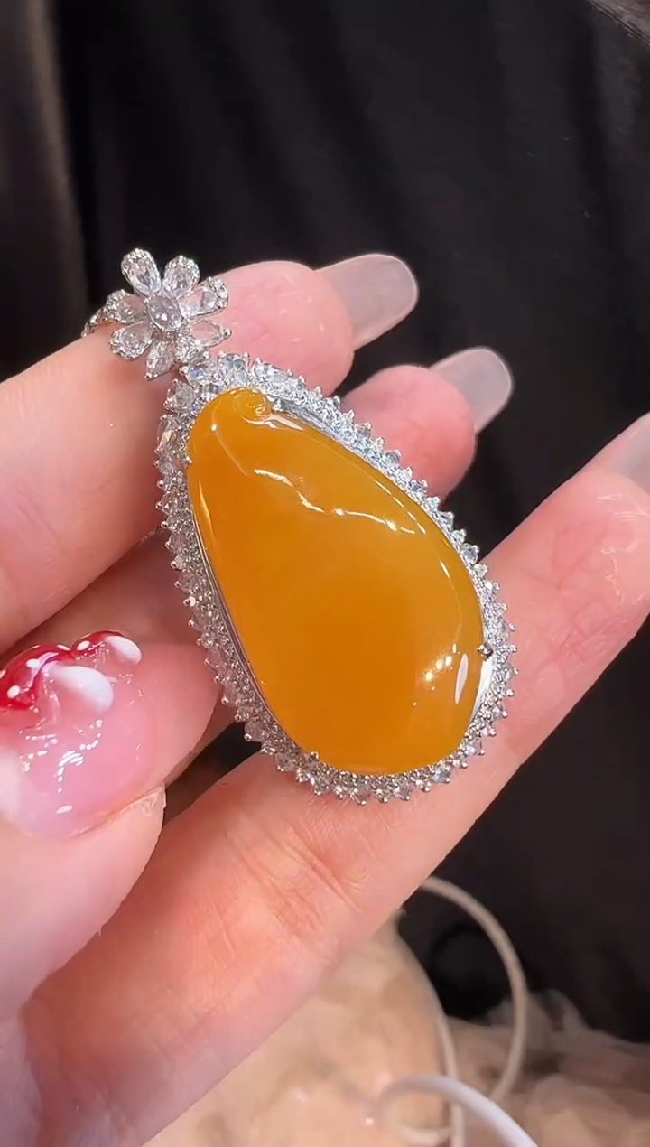 【闪购商品】翡翠颈饰18K金镶嵌吊坠