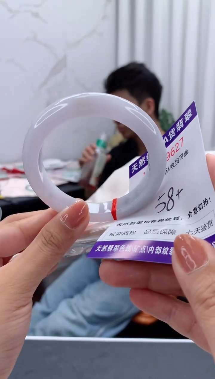 未镶嵌手镯翡翠有纹，完美者勿拍