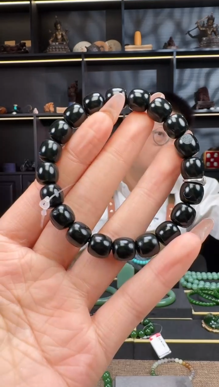 【闪购商品】和田玉1未镶嵌10mm黑青老型手串