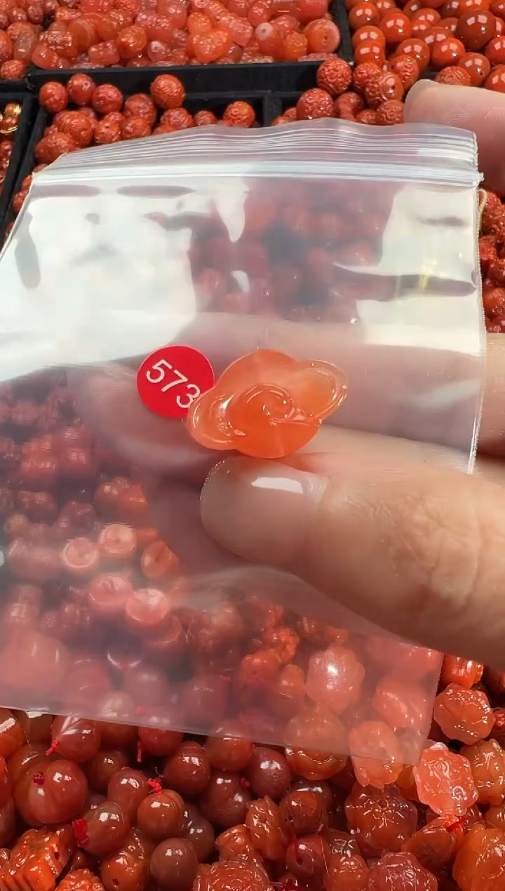 颈饰未镶嵌南红玛瑙1
