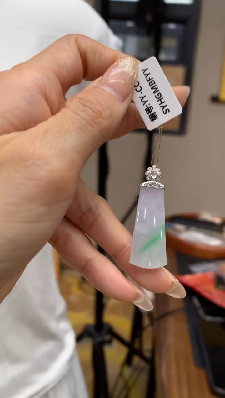 【闪购商品】翡翠颈饰18K金镶嵌无事牌