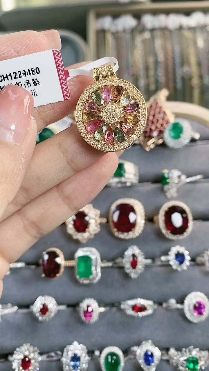 【闪购商品】碧玺吊坠18K金镶嵌18K金镶嵌碧玺吊坠