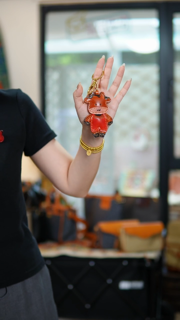 牛皮不退换！红色牛运亨通挂件