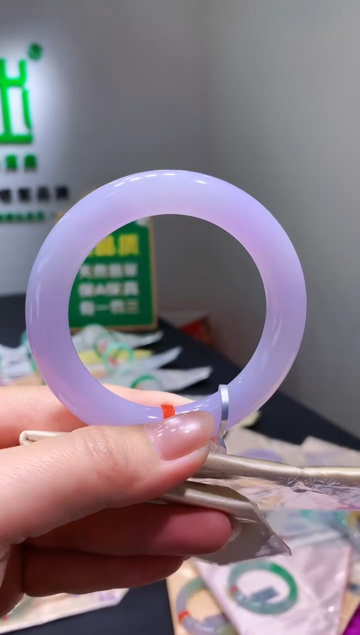 未镶嵌手镯翡翠-c56  天然缅甸A货翡翠57圆条总价10万定金2万