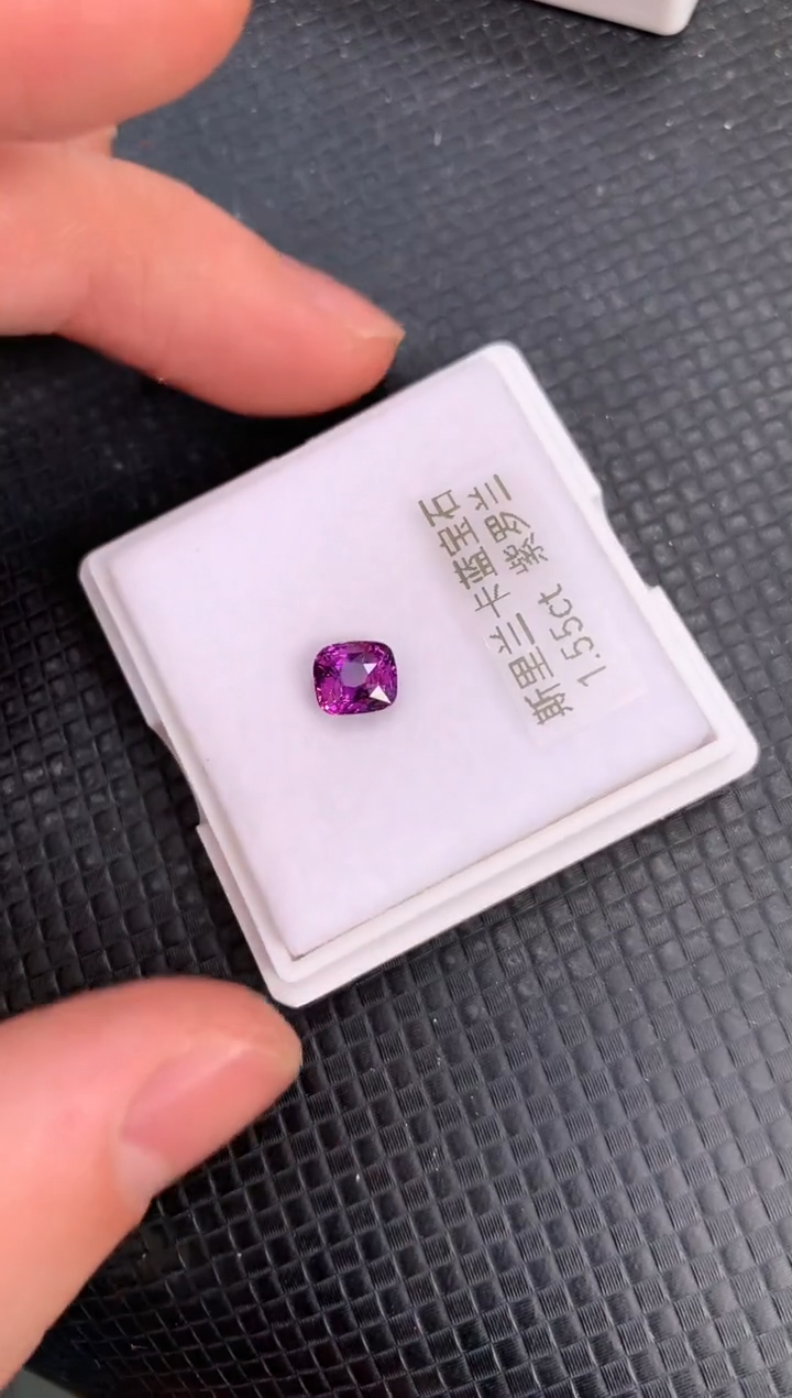 【闪购商品】蓝宝石裸石未镶嵌天然无烧紫色蓝宝石
