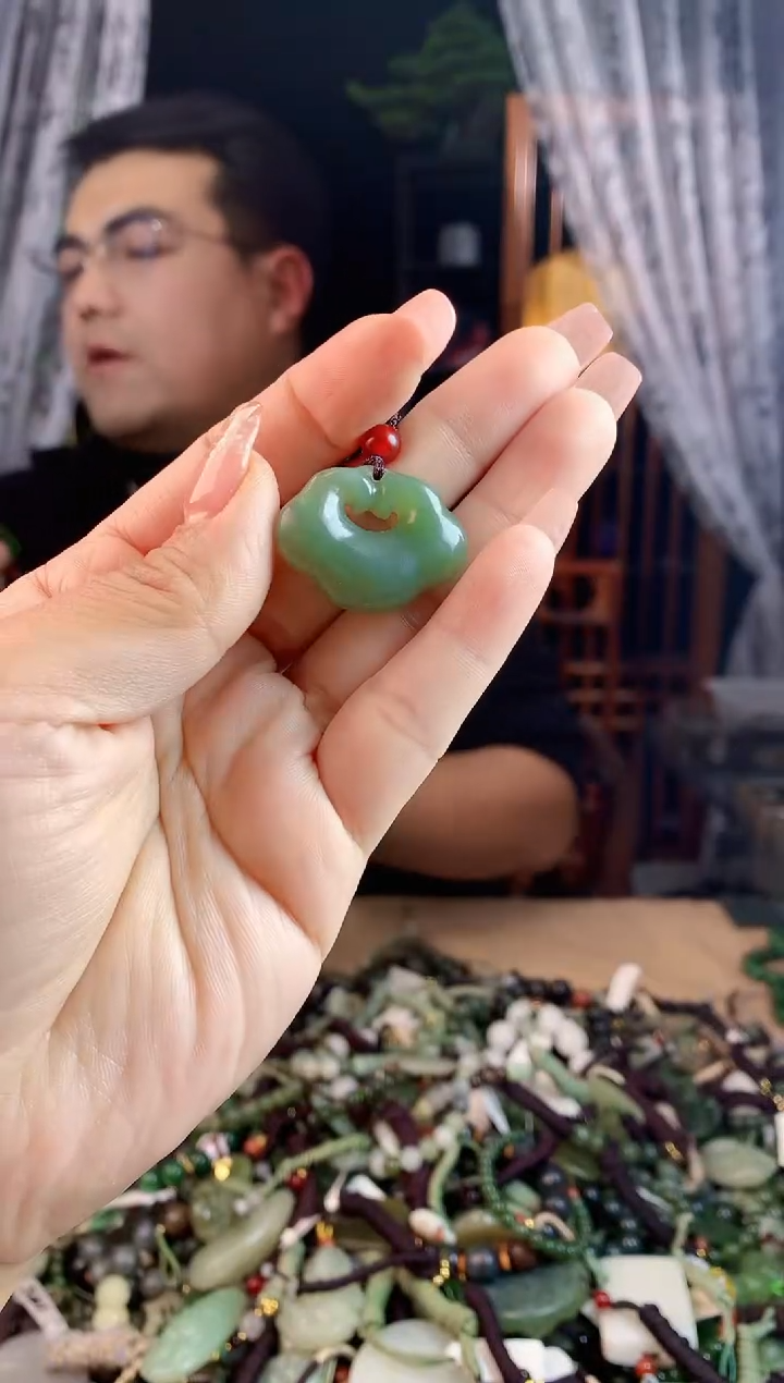 【闪购商品】和田玉挂件未镶嵌多样性发一