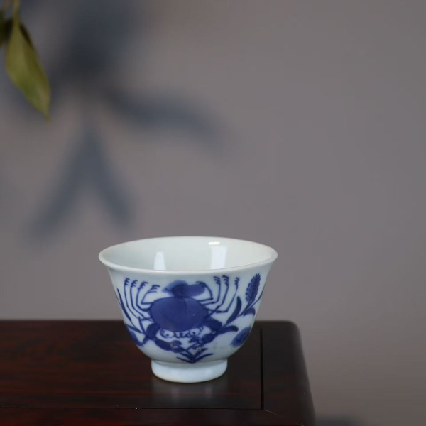 25:清中期青花蟹甲传胪纹杯