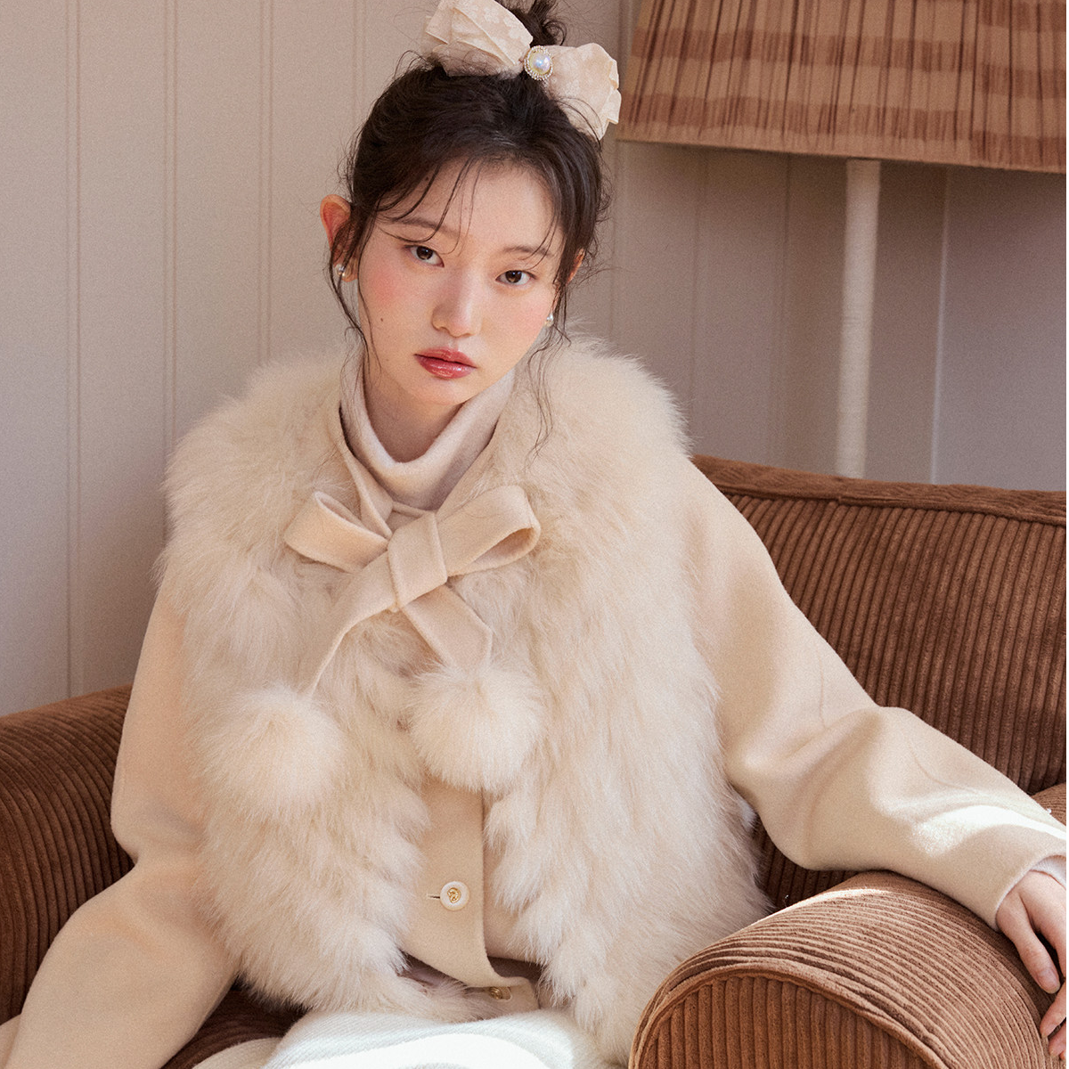 花栗鼠小姐 千山暮雪 毛球蝴蝶结女秋冬呢大衣/进口狐狸毛毛马甲