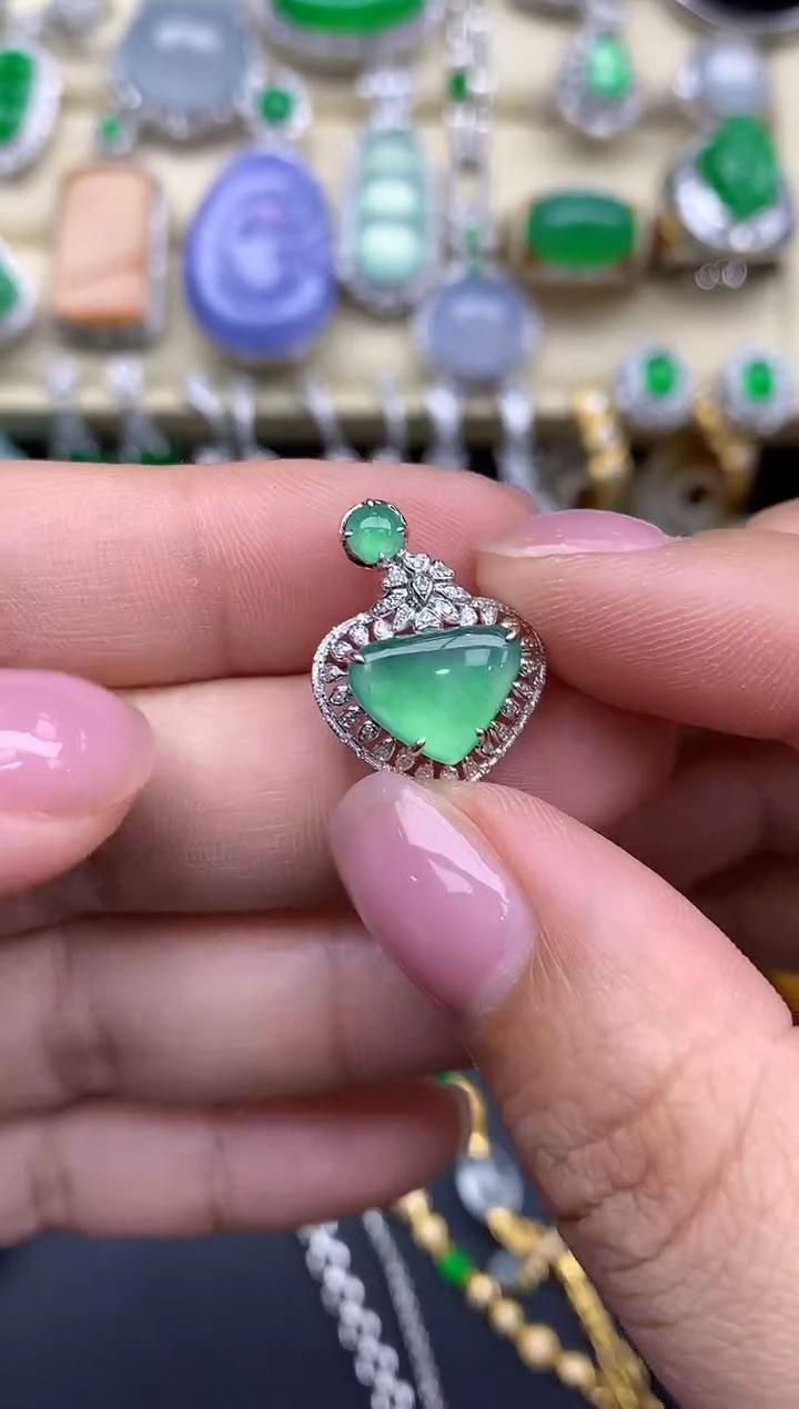 【闪购商品】翡翠颈饰18K金镶嵌235-中国好珍宝