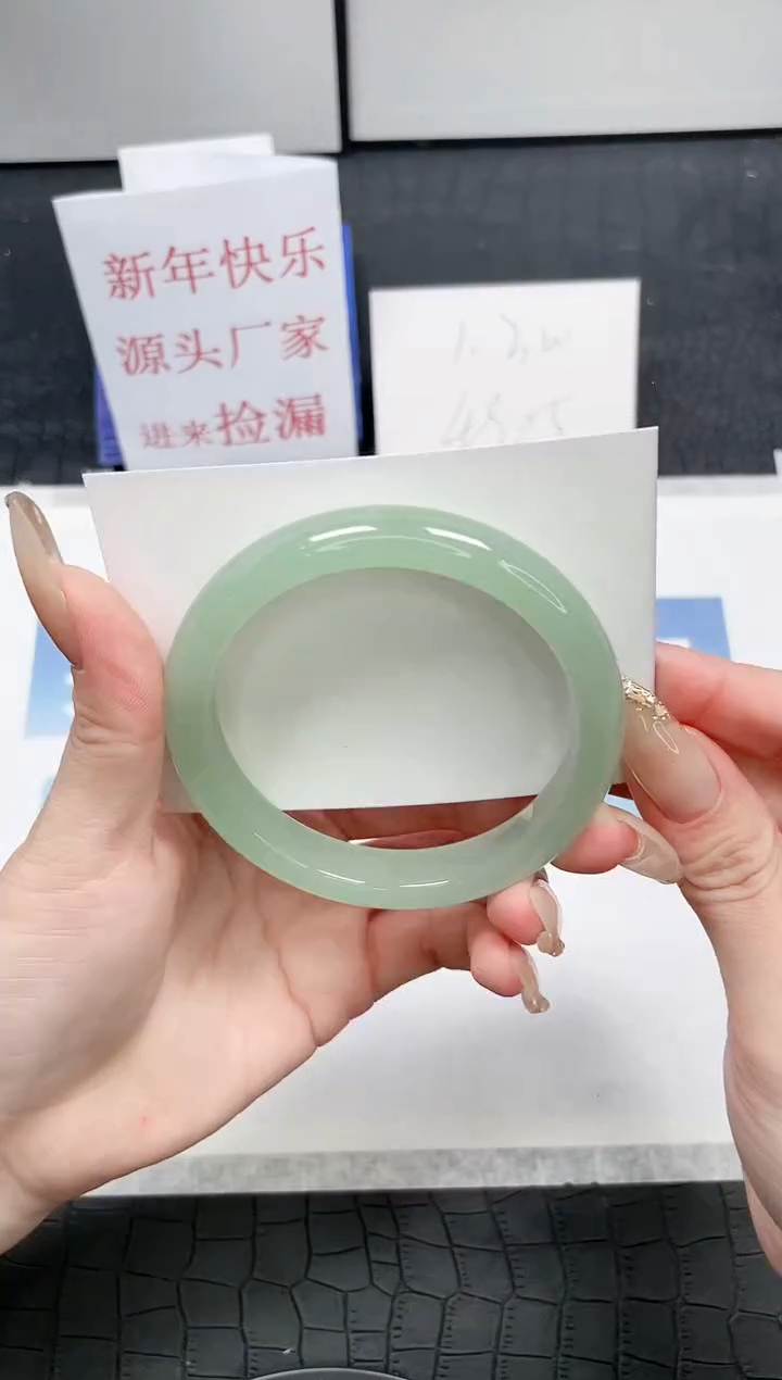 【闪购商品】石英质玉手镯未镶嵌T81-60.8