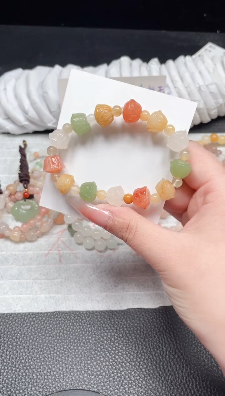 【闪购商品】石英质玉手镯未镶嵌莲蓬