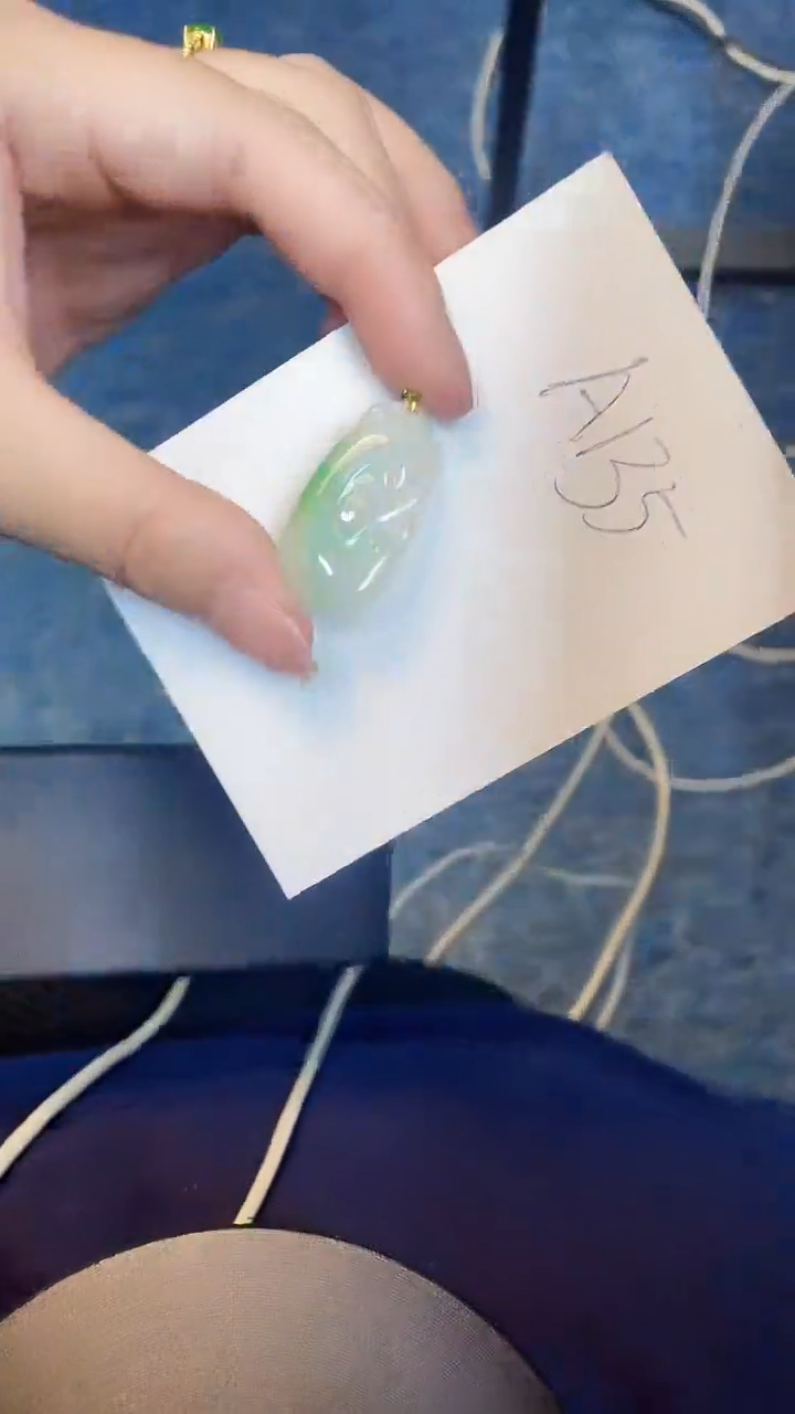 翡翠18K金镶嵌颈饰0000000000