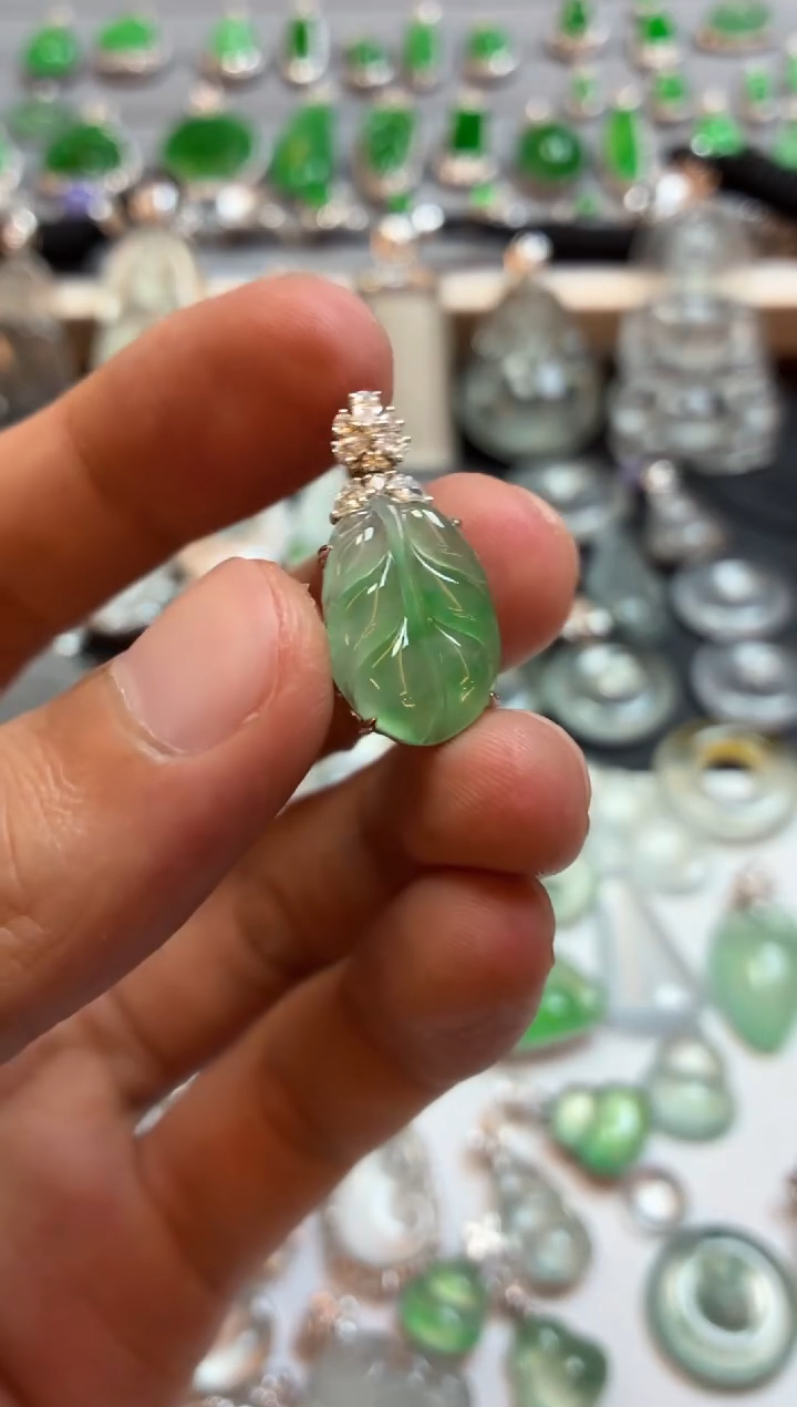 吊坠(不含链)18K金镶嵌翡翠叶子