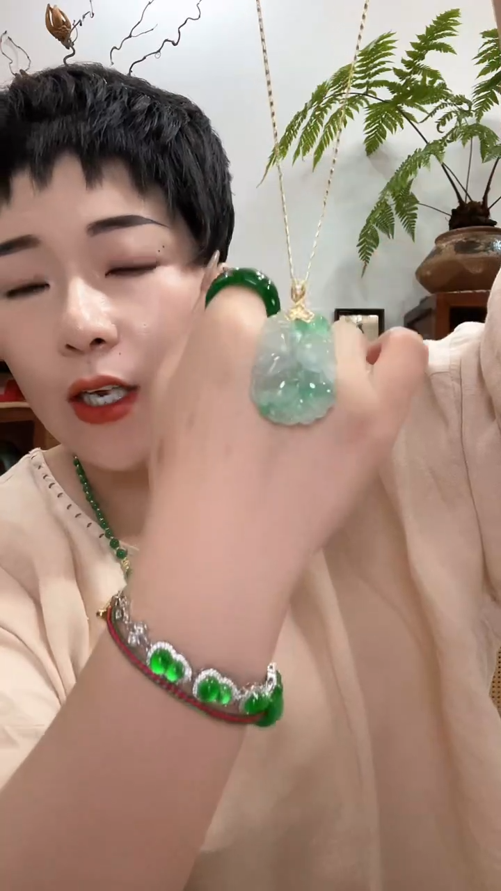 翡翠未镶嵌颈饰145