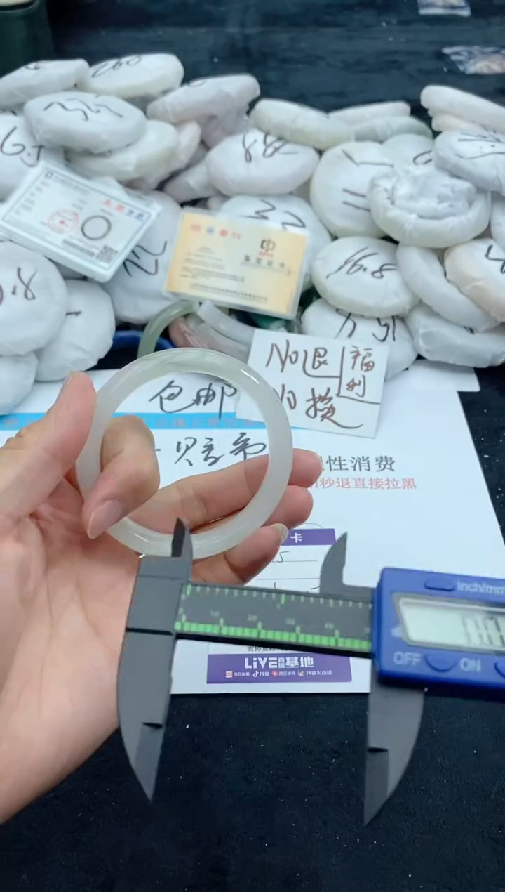 【闪购商品】石英质玉手镯未镶嵌15