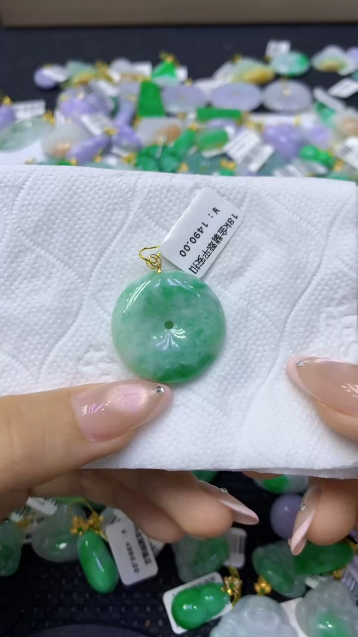 颈饰未镶嵌翡翠奔**马天然缅甸翡翠A货