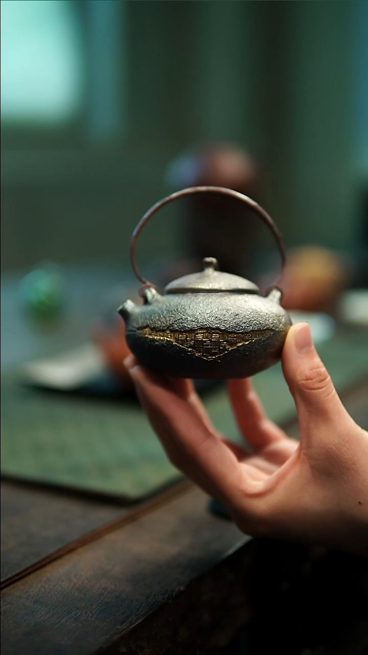 【闪购商品】潘正老紫泥金疤提梁壶