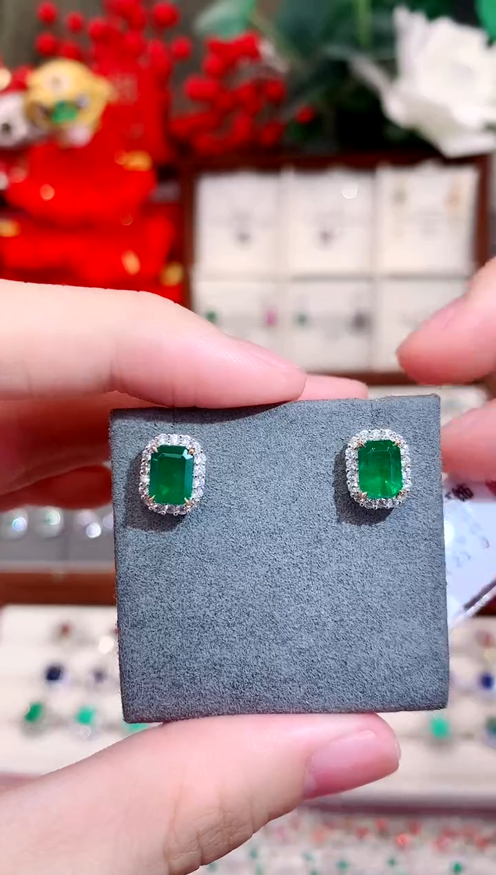 【闪购商品】祖母绿耳饰18K金镶嵌2.38ct/天然宝石/七天无理由