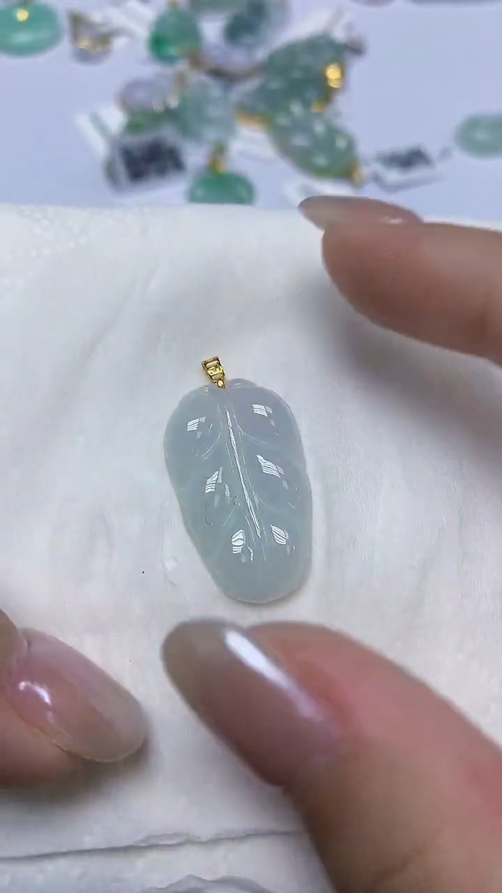 翡翠18K金镶嵌颈饰天然缅甸翡翠A货