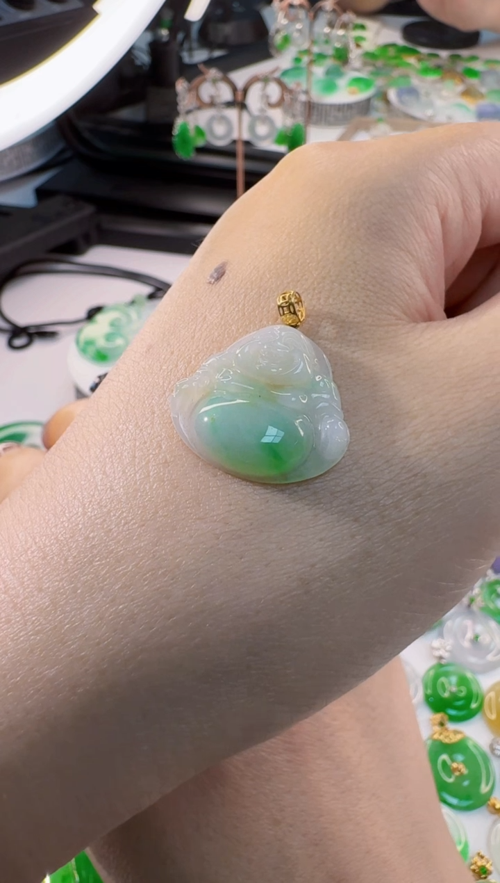 翡翠18K金镶嵌颈饰缅甸A货翡翠