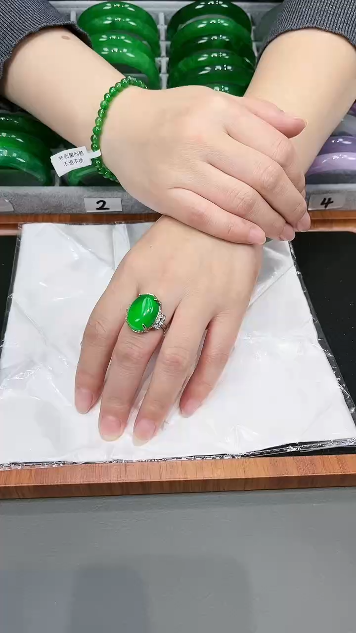 【闪购商品】砖雕s105 正阳绿鸽子蛋戒指