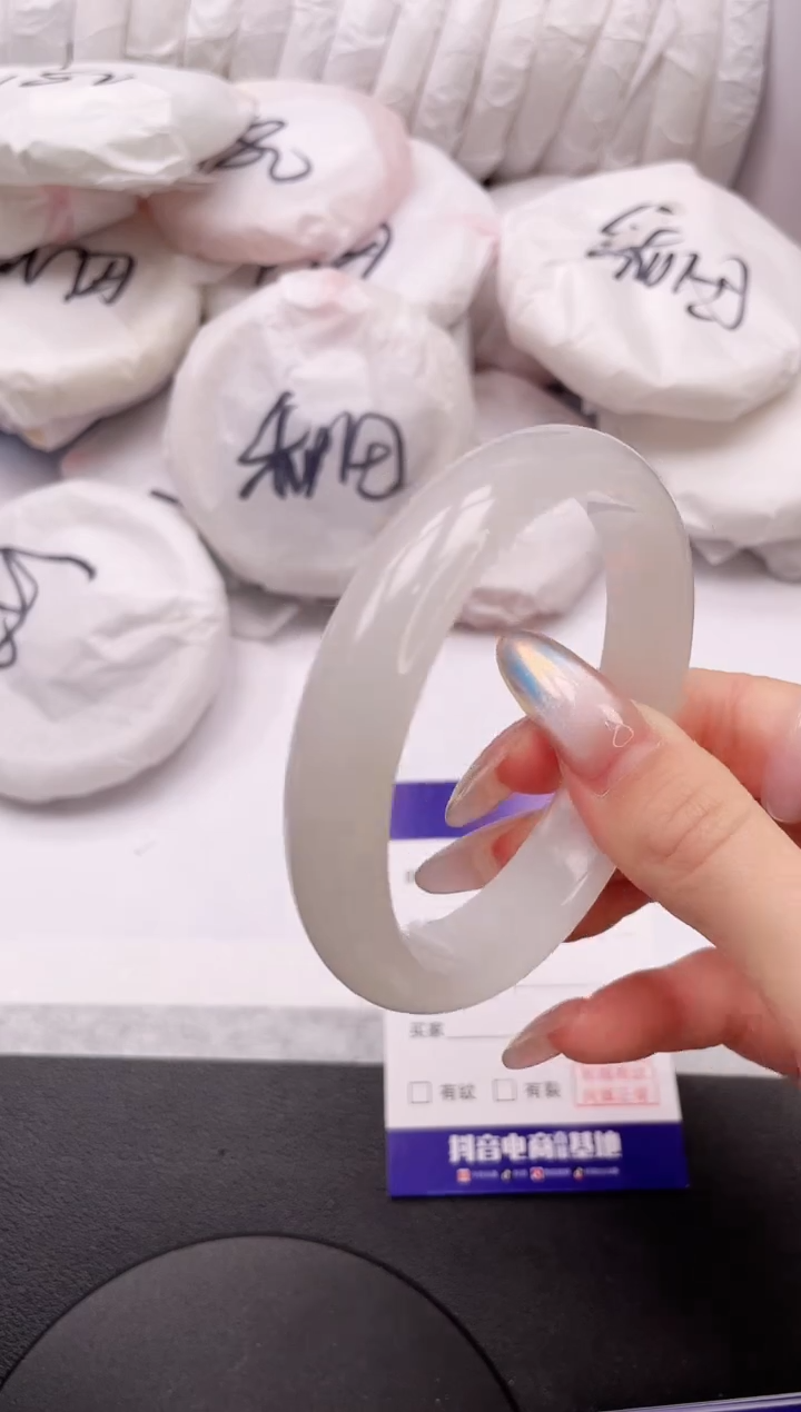 【闪购商品】石英质玉手镯未镶嵌24L316-60