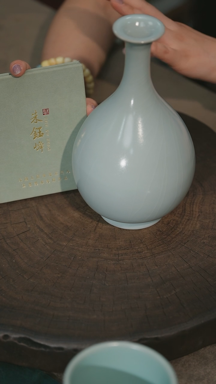 玉壶春-朱钰峰（瑕疵带证书包装）眉