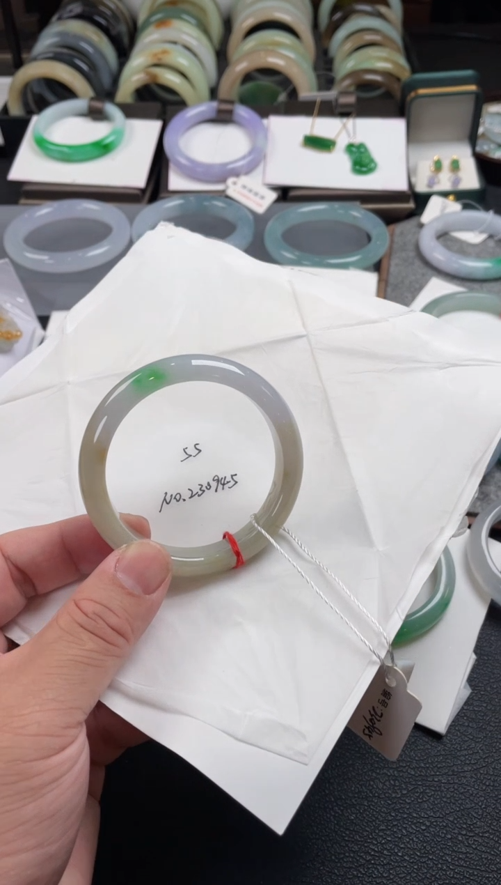 【闪购商品】翡翠手镯未镶嵌55圈口