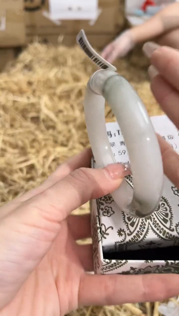 未镶嵌手镯石英质玉T2036