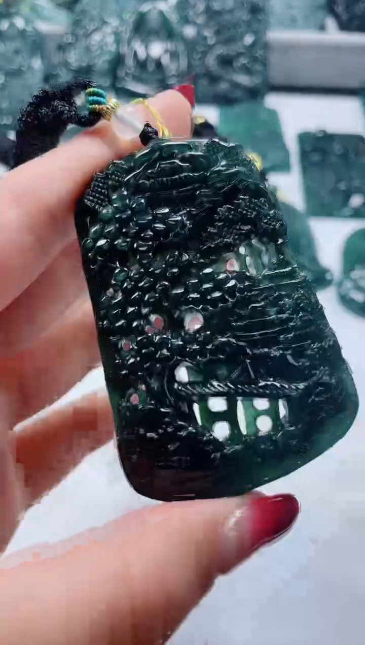 【闪购商品】翡翠颈饰未镶嵌         