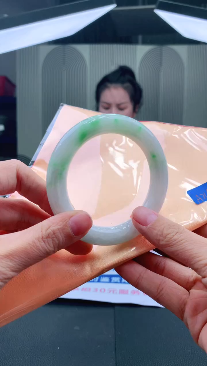 未镶嵌手镯翡翠女****王57+