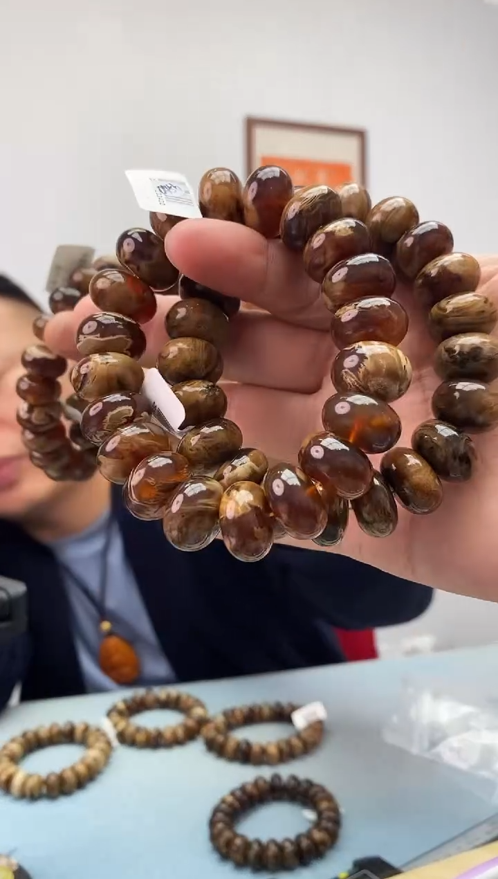 琥珀未镶嵌珠宝奇石假一罚十，一级溶洞多样性发一件037
