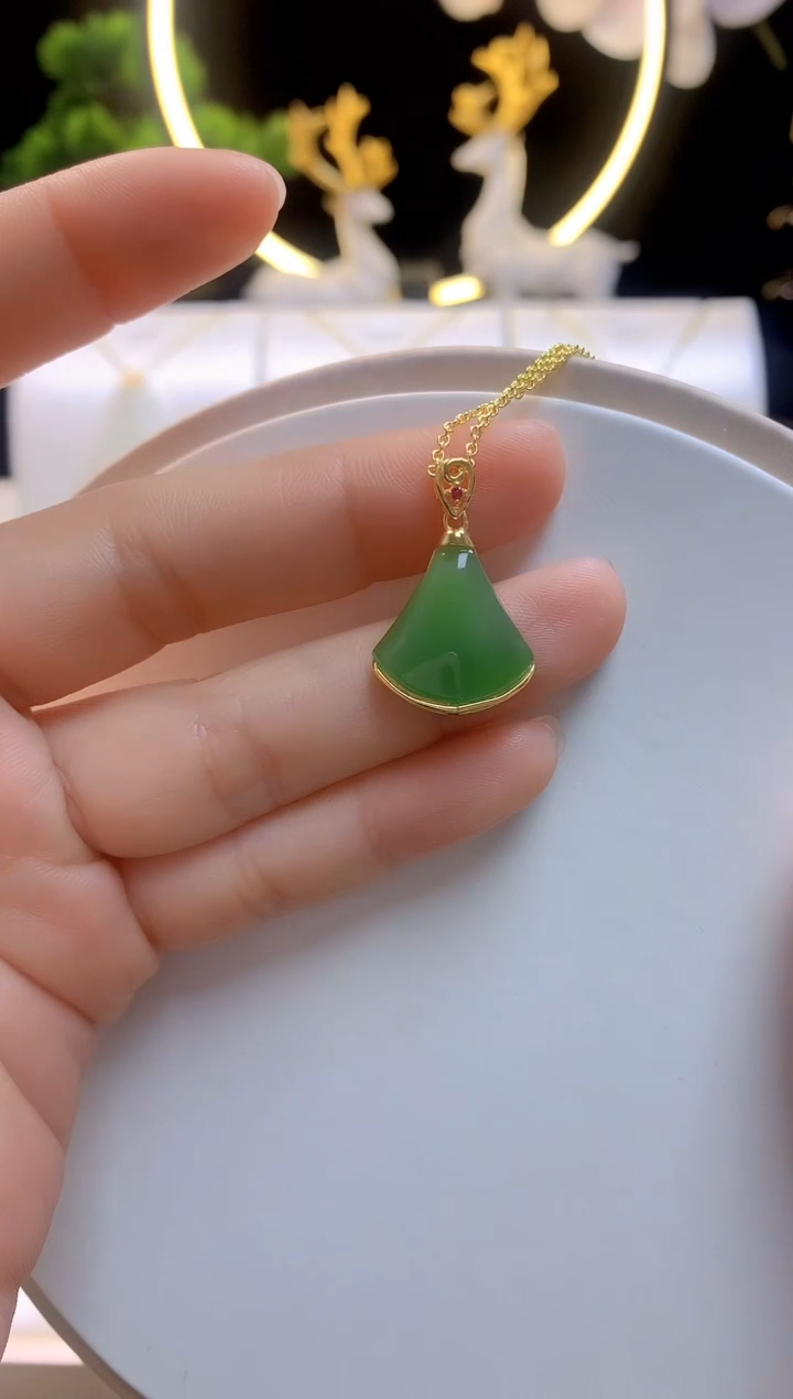 【闪购商品】和田玉吊坠银S925镀金镶嵌碧玉裙子
