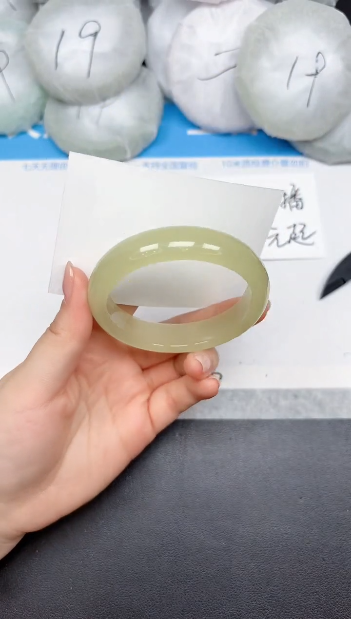 未镶嵌手镯石英质玉A244/60.2