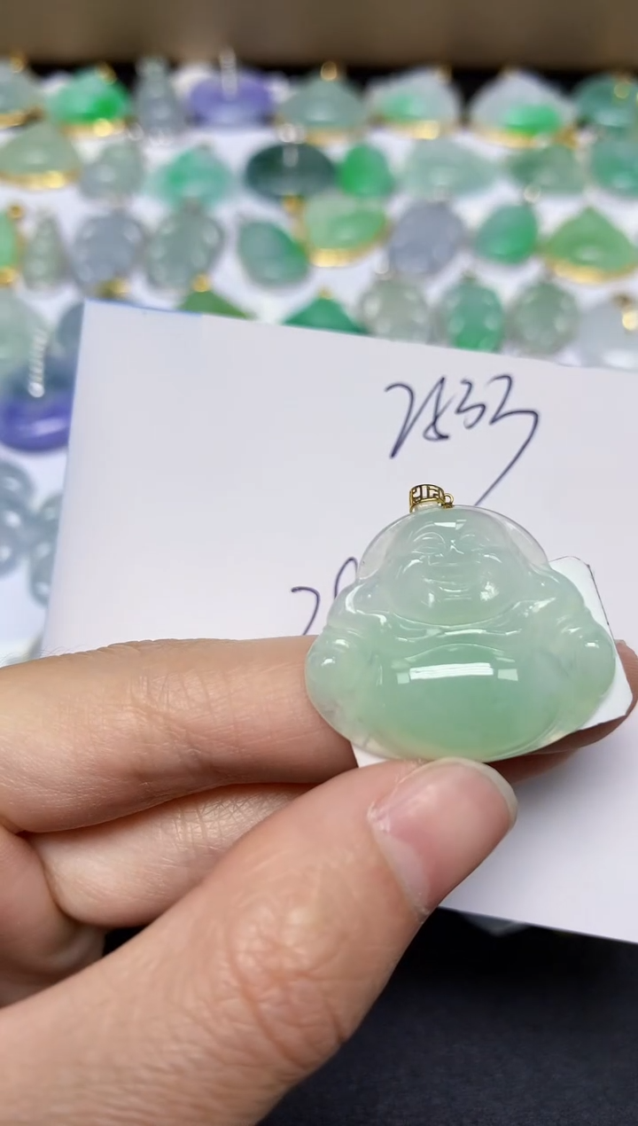 翡翠18K金镶嵌颈饰 天然翡翠A货