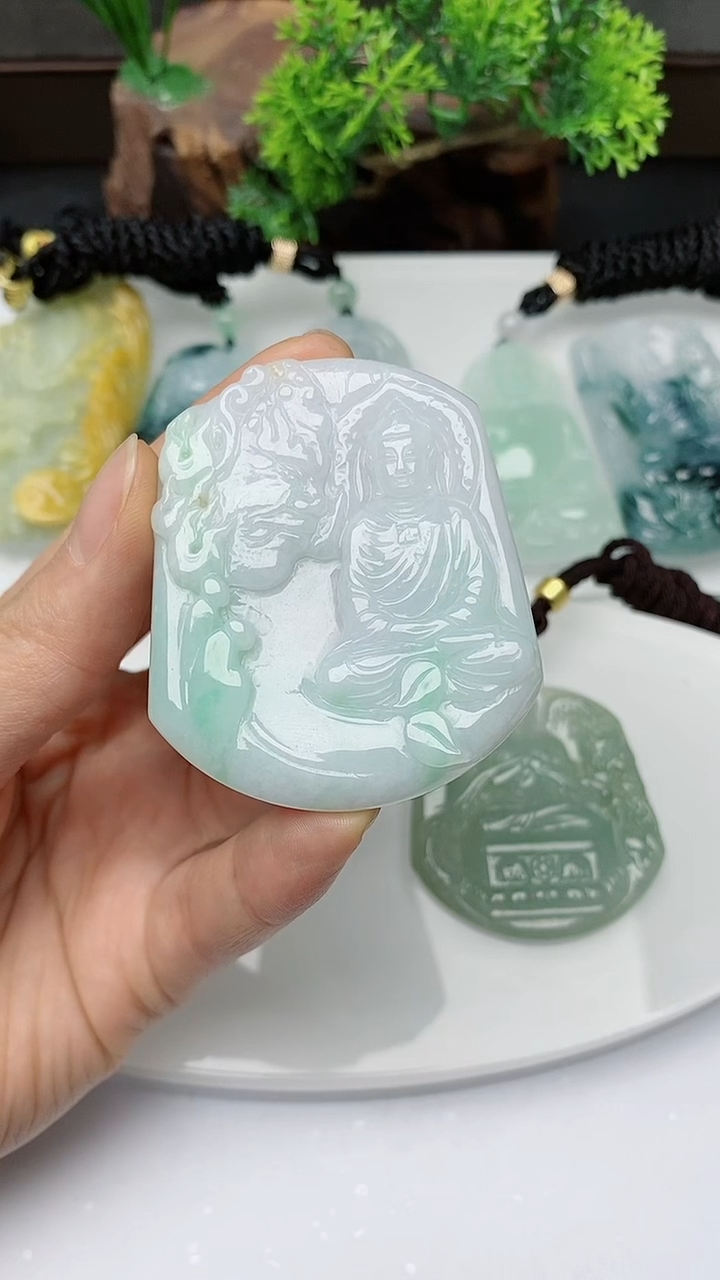 【闪购商品】翡翠颈饰未镶嵌          