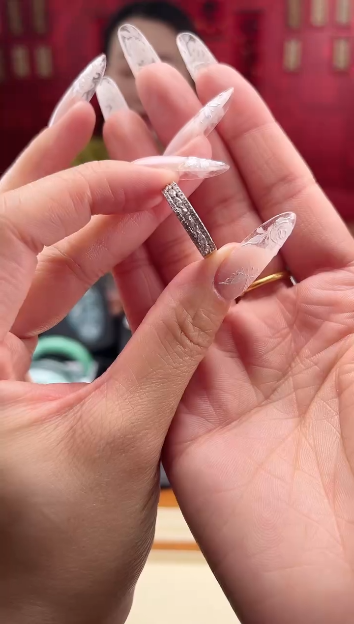 【闪购商品】钻石戒指/指环18K金镶嵌钻戒