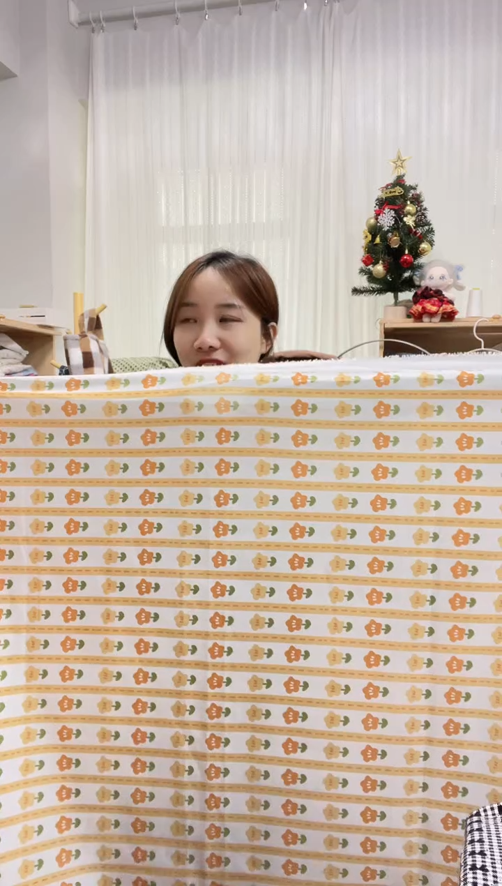 化纤1米白底橘黄小花防水布 滴水不化开~