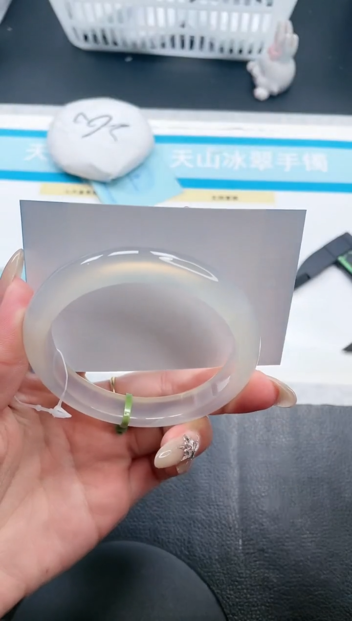 【闪购商品】石英质玉手镯未镶嵌26V196-60