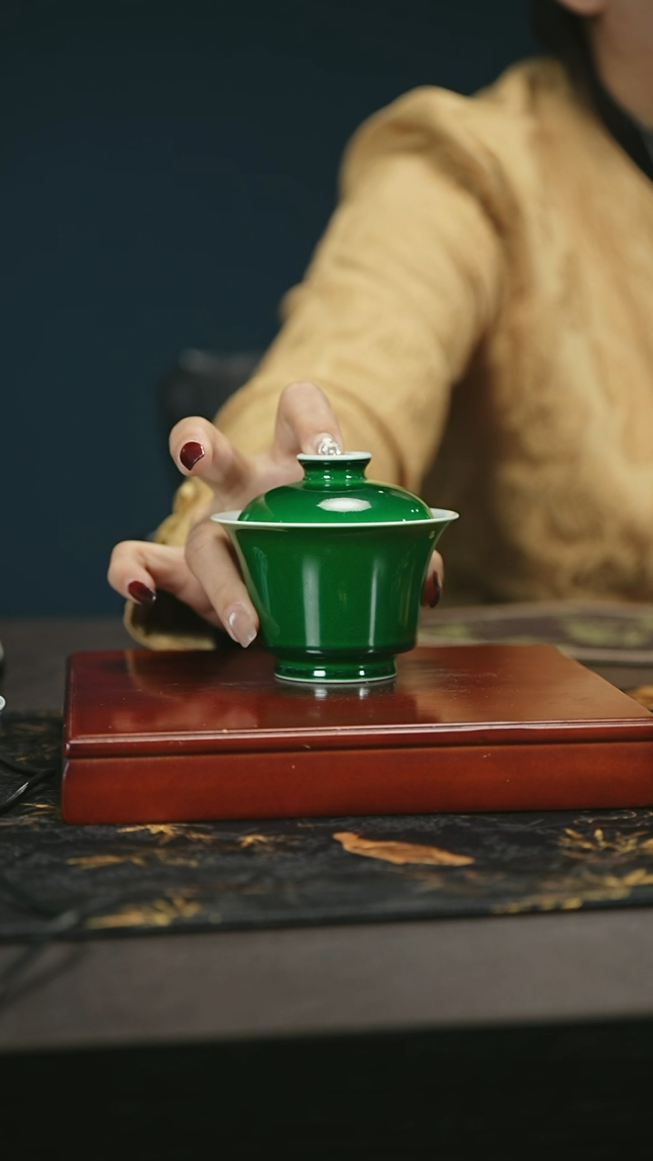 【闪购商品】瓷堂里郎窑绿马蹄盖碗