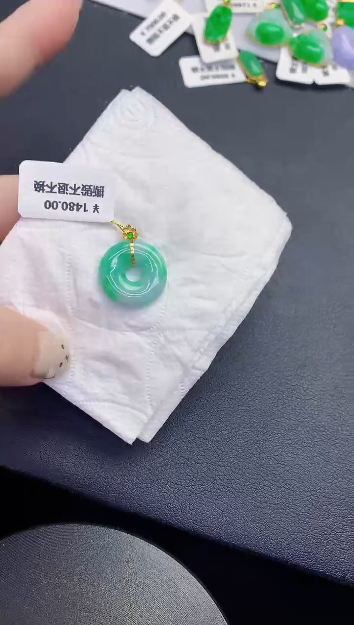 颈饰18K金镶嵌翡翠缅甸天然翡翠A货