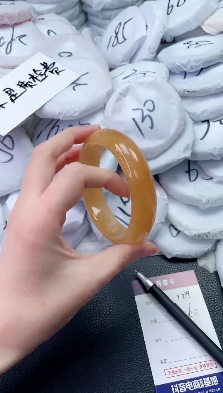 【闪购商品】石英质玉手镯未镶嵌Y779