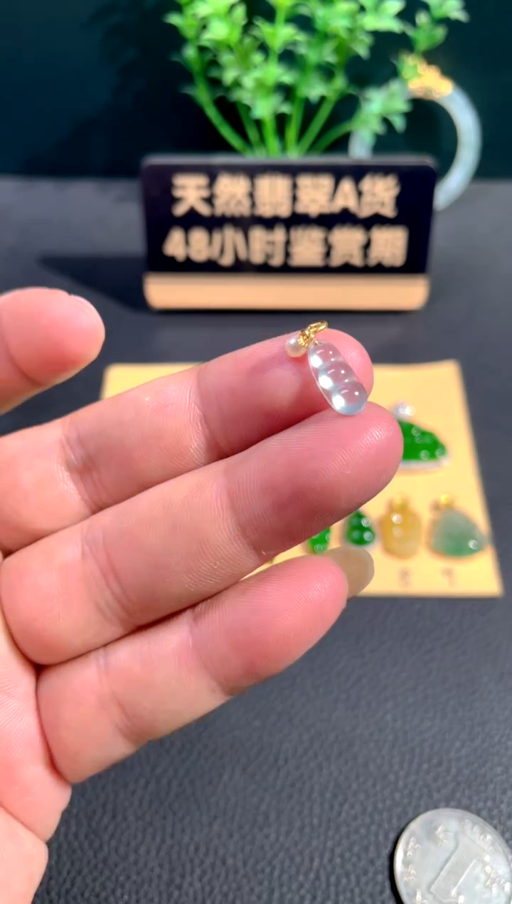 颈饰18K金镶嵌翡翠翡翠