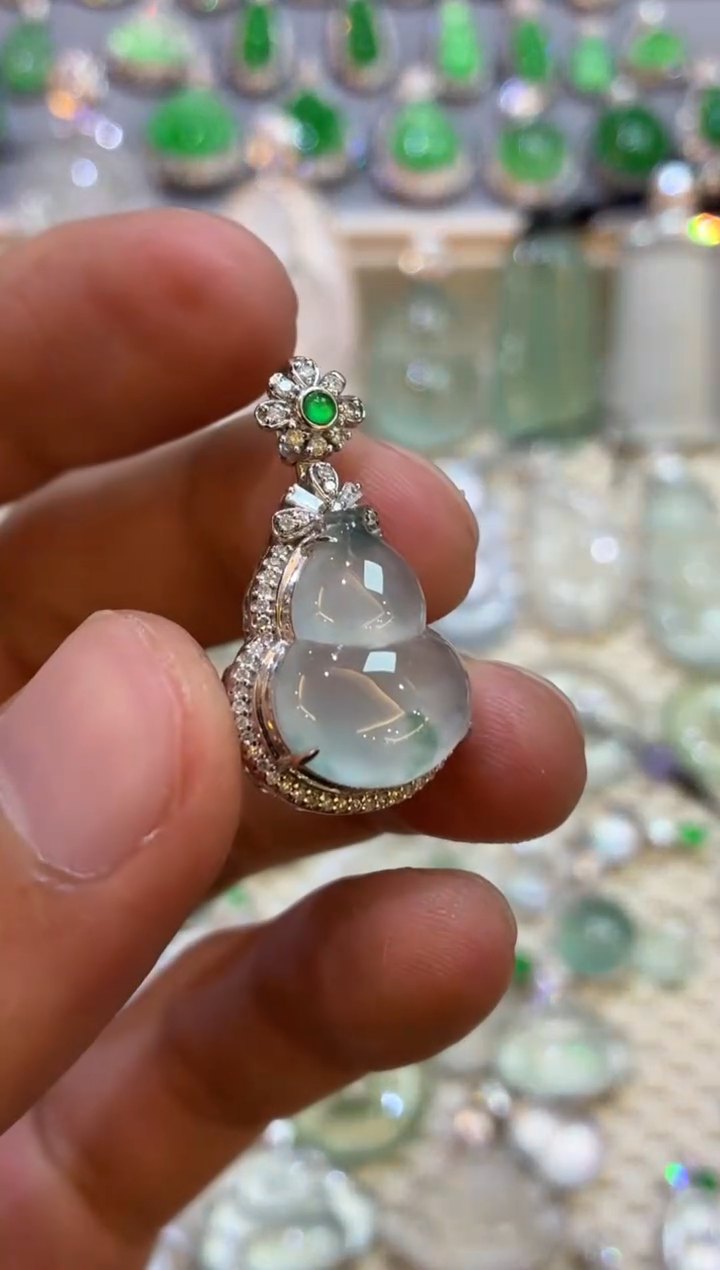 吊坠(不含链)18K金镶嵌翡翠葫芦