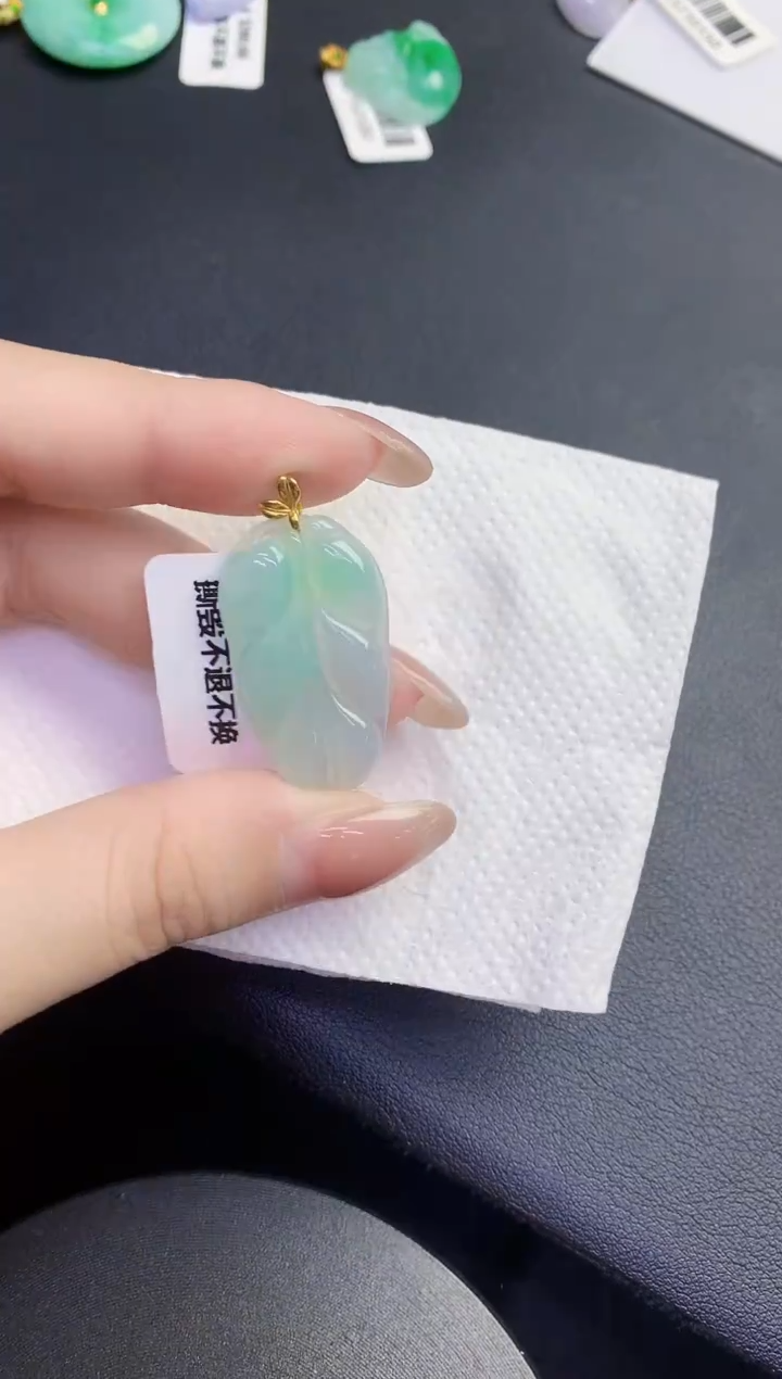 颈饰18K金镶嵌翡翠缅甸天然翡翠A货