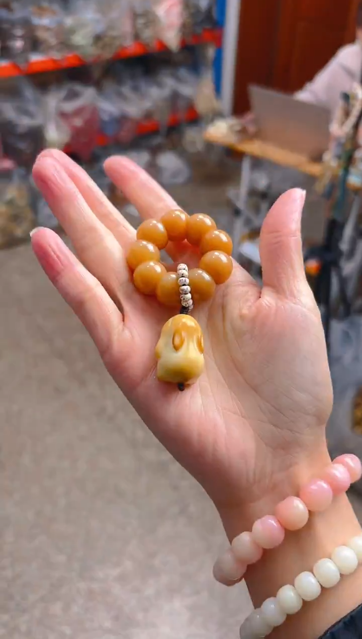 吊坠菩提根/象牙果黄色手捻  黄色兔