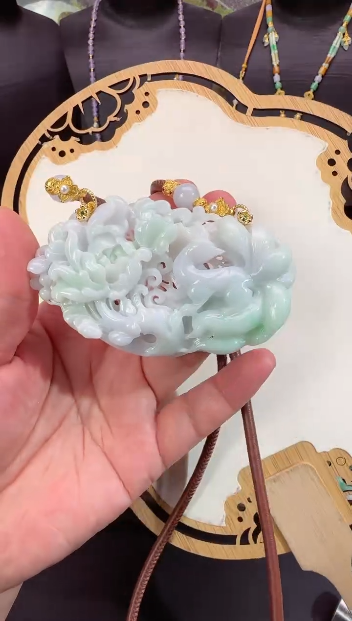 【闪购商品】翡翠颈饰未镶嵌牌子