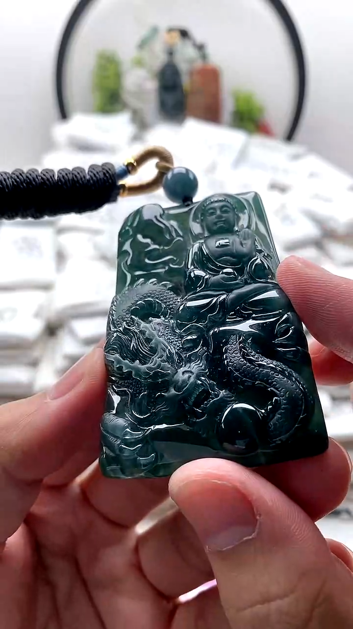 翡翠未镶嵌颈饰阿弥陀佛