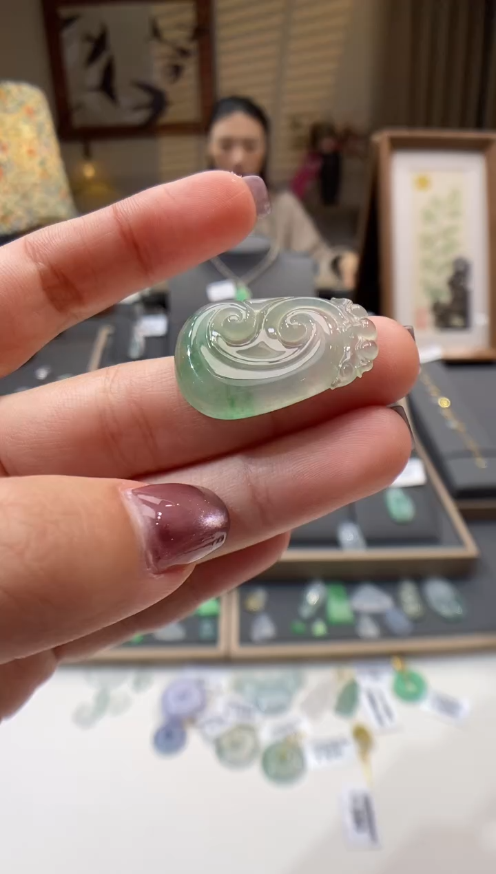 【闪购商品】翡翠颈饰未镶嵌如意