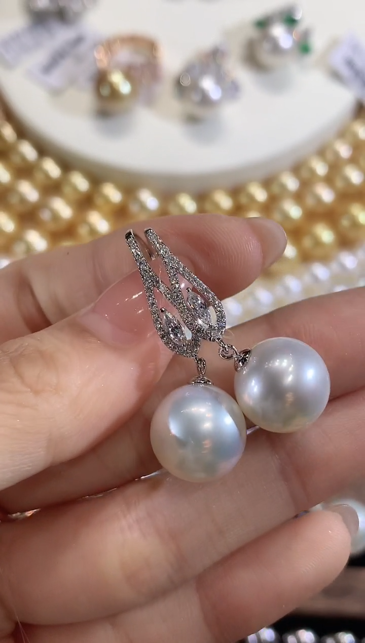 18K金镶嵌耳饰海水珍珠新****宴A92